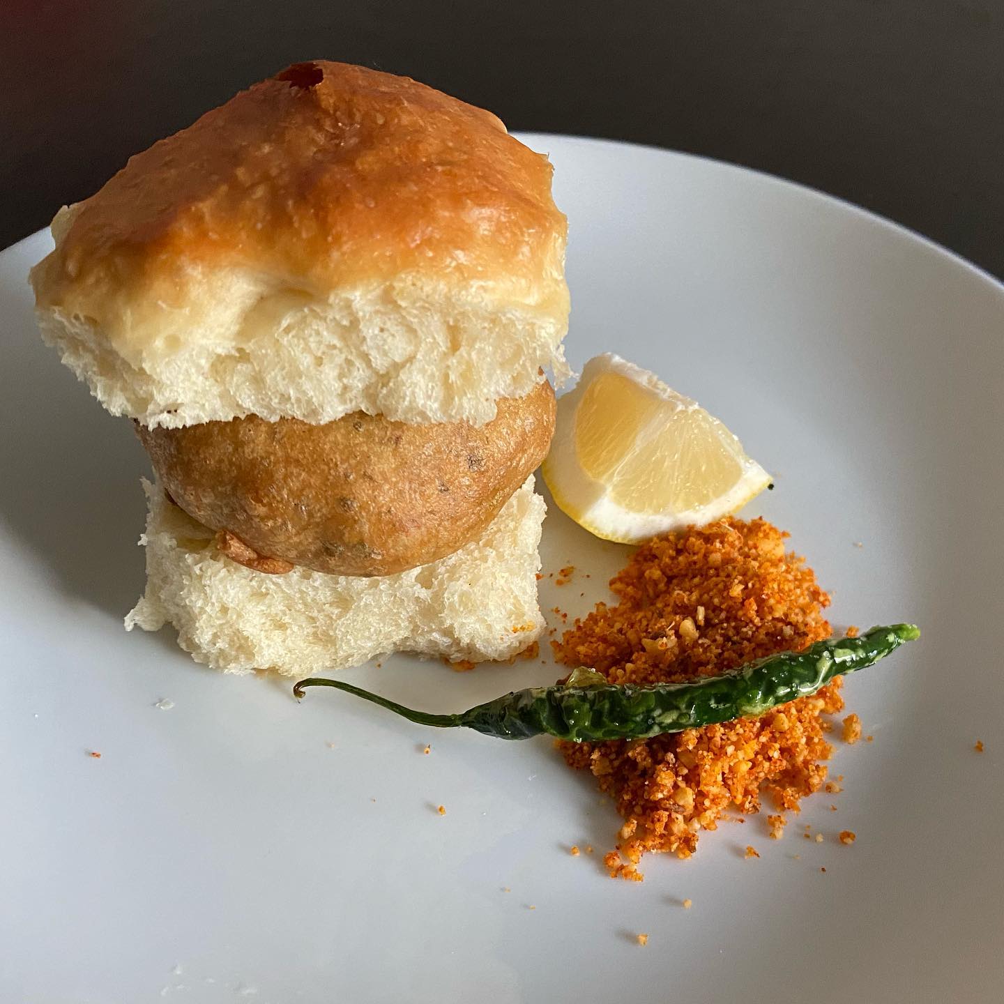 Vada Pav (2 pcs) ๐ฉ๐ฟ๐พ